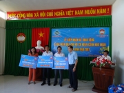 Tặng 3500 phần quà Tết Đinh Dậu cho người nghèo vùng nguyên liệu